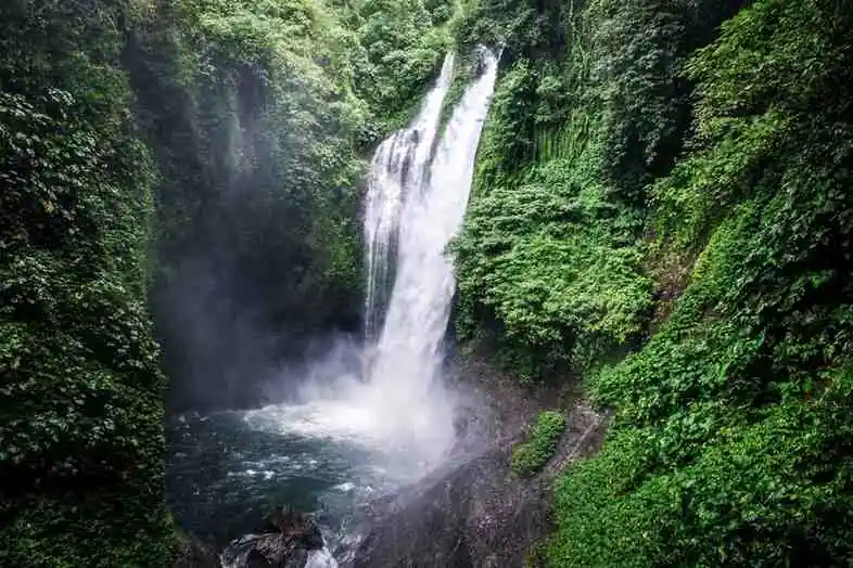 Aling Aling Waterfall & Cliff Jumping In Bali