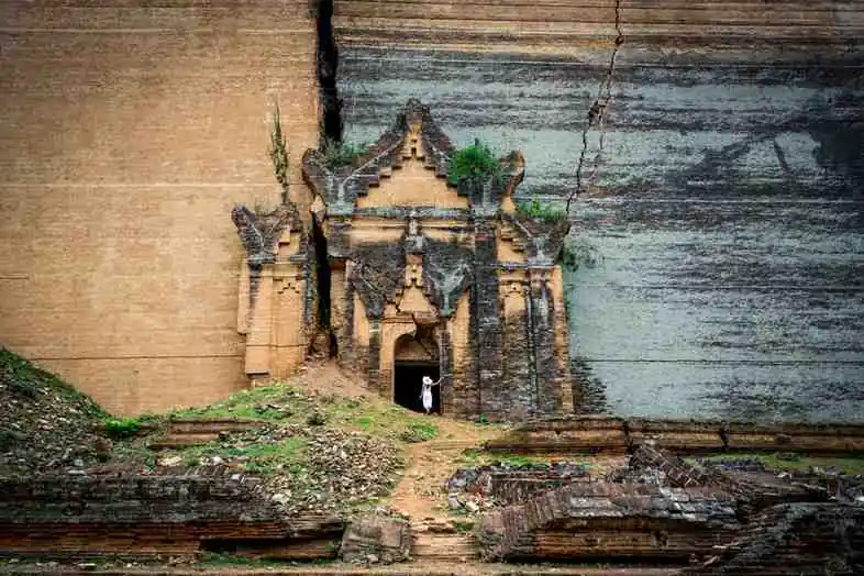 Mingun Pagoda: Pahtodawgyi Ruins By Mandalay Myanmar